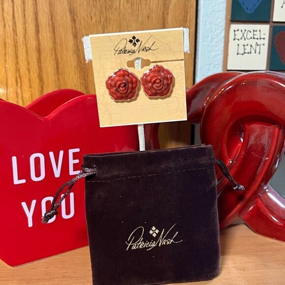 NWT Comes With Storage Pouch and Gift 🎁 Patricia Nash Red Rose Stud Earrings - Picture 4 of 4
